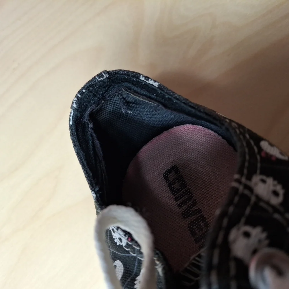 Converse Allstars Lo Top Sneakers Black w/ Mini White Skulls Women 7 - Picture 9 of 12